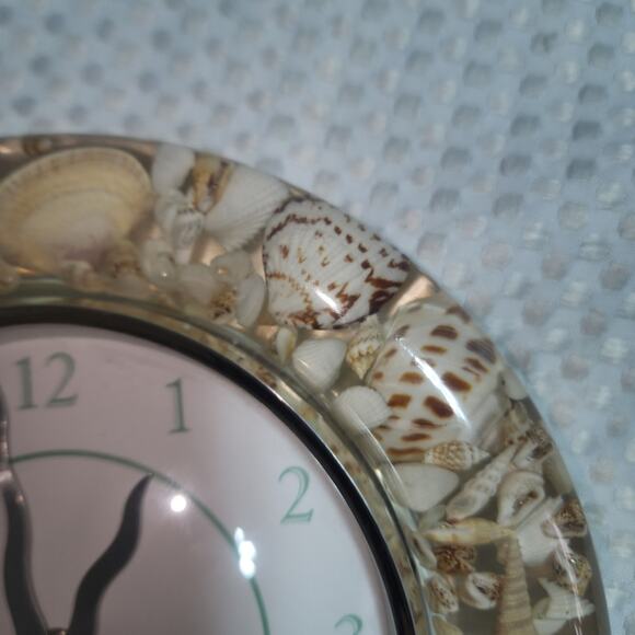 SANDS OF TIME 8" ACRYLIC LUCITE SEA SHELLS BEACH TIME WALL CLOCK BATTERY - Picture 4 of 8